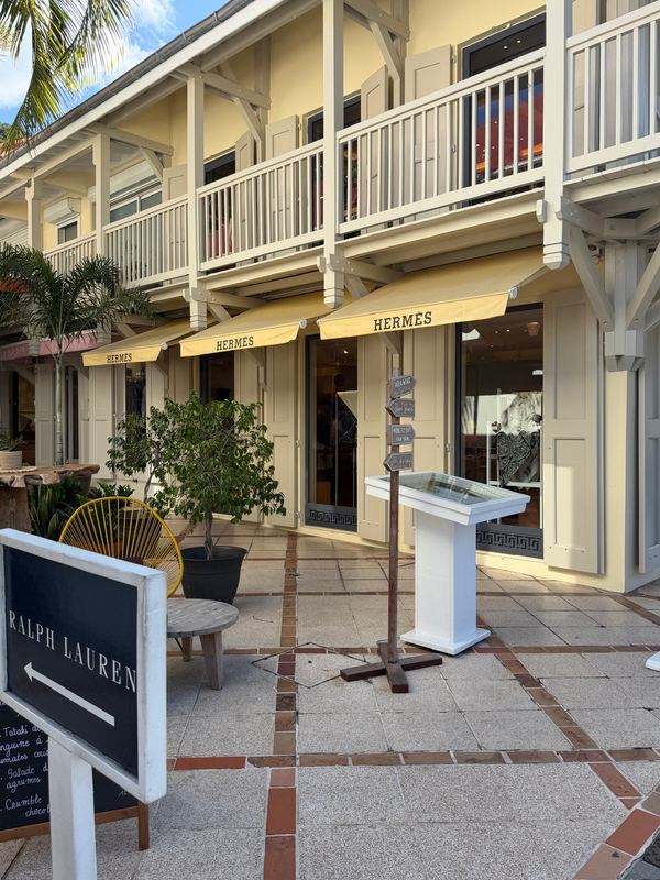 Hermès in Gustavia, the tiled courtyard and the Ralph Lauren sign